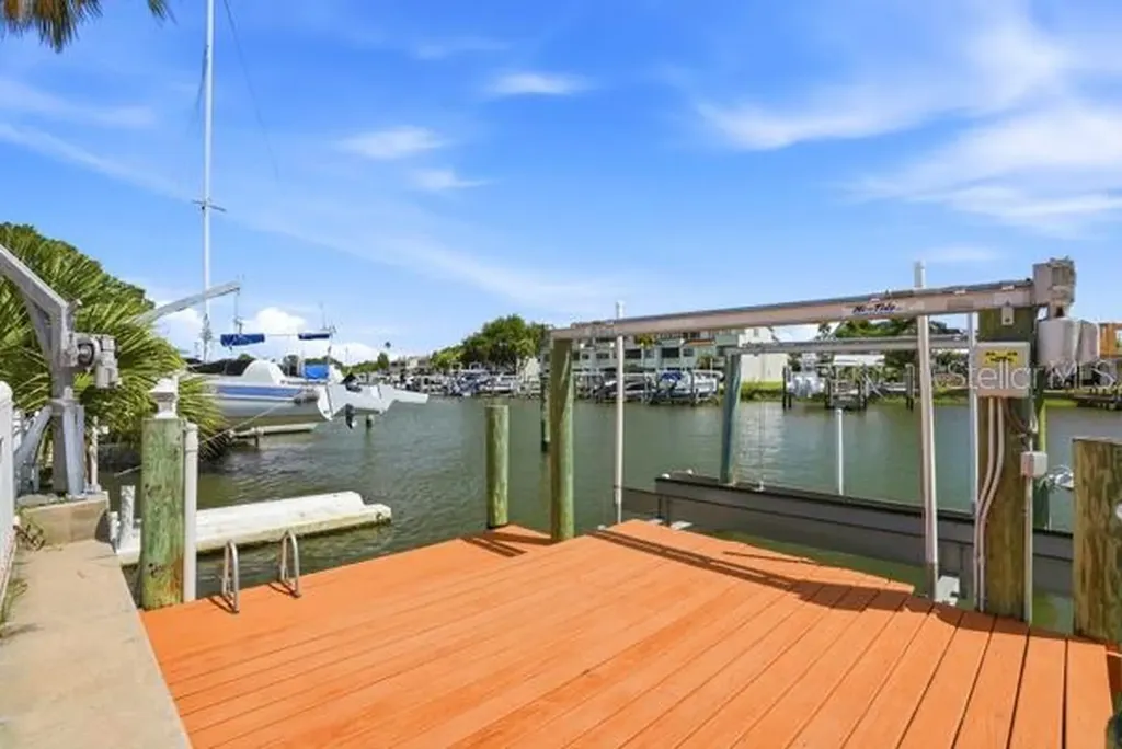 567 Baywood Drive S Dunedin FL 34698