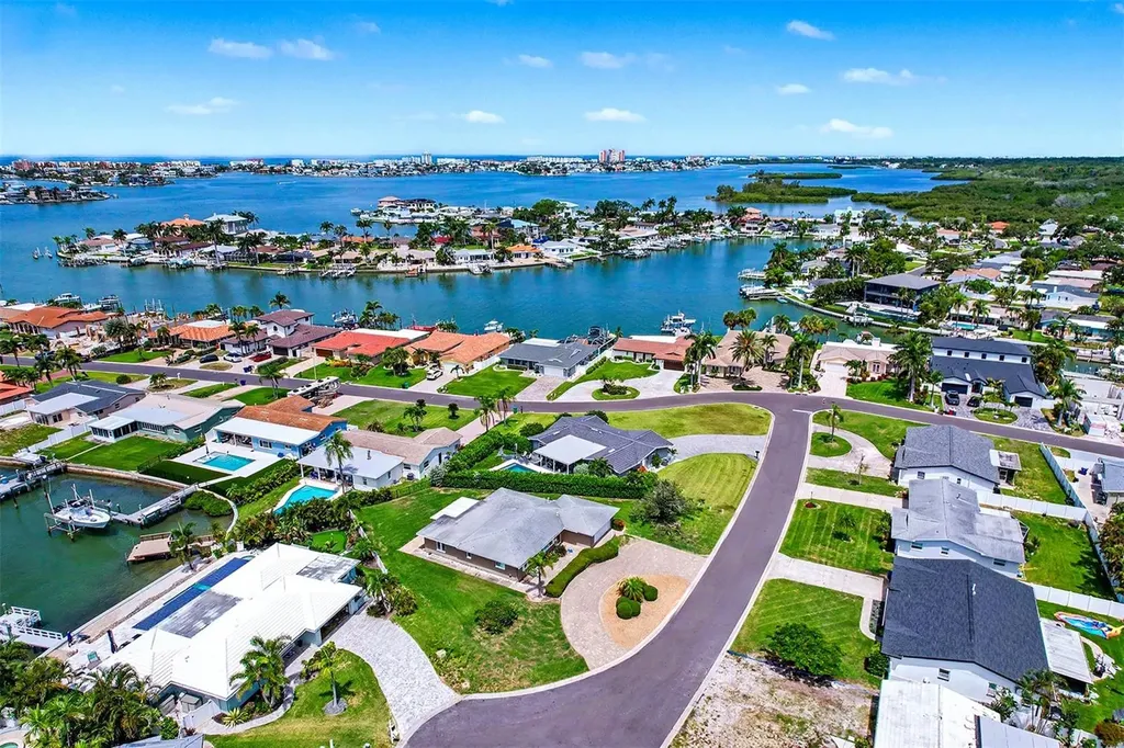 11624 Grove Street Seminole FL 33772
