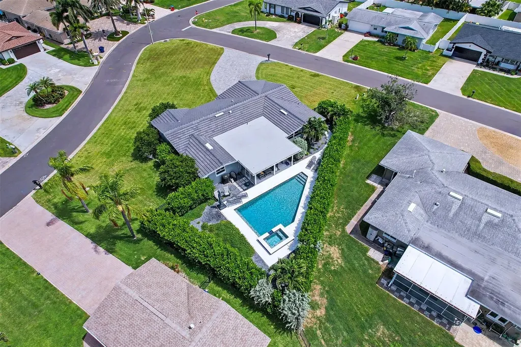11624 Grove Street Seminole FL 33772