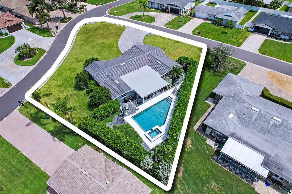 11624 Grove Street Seminole FL 33772