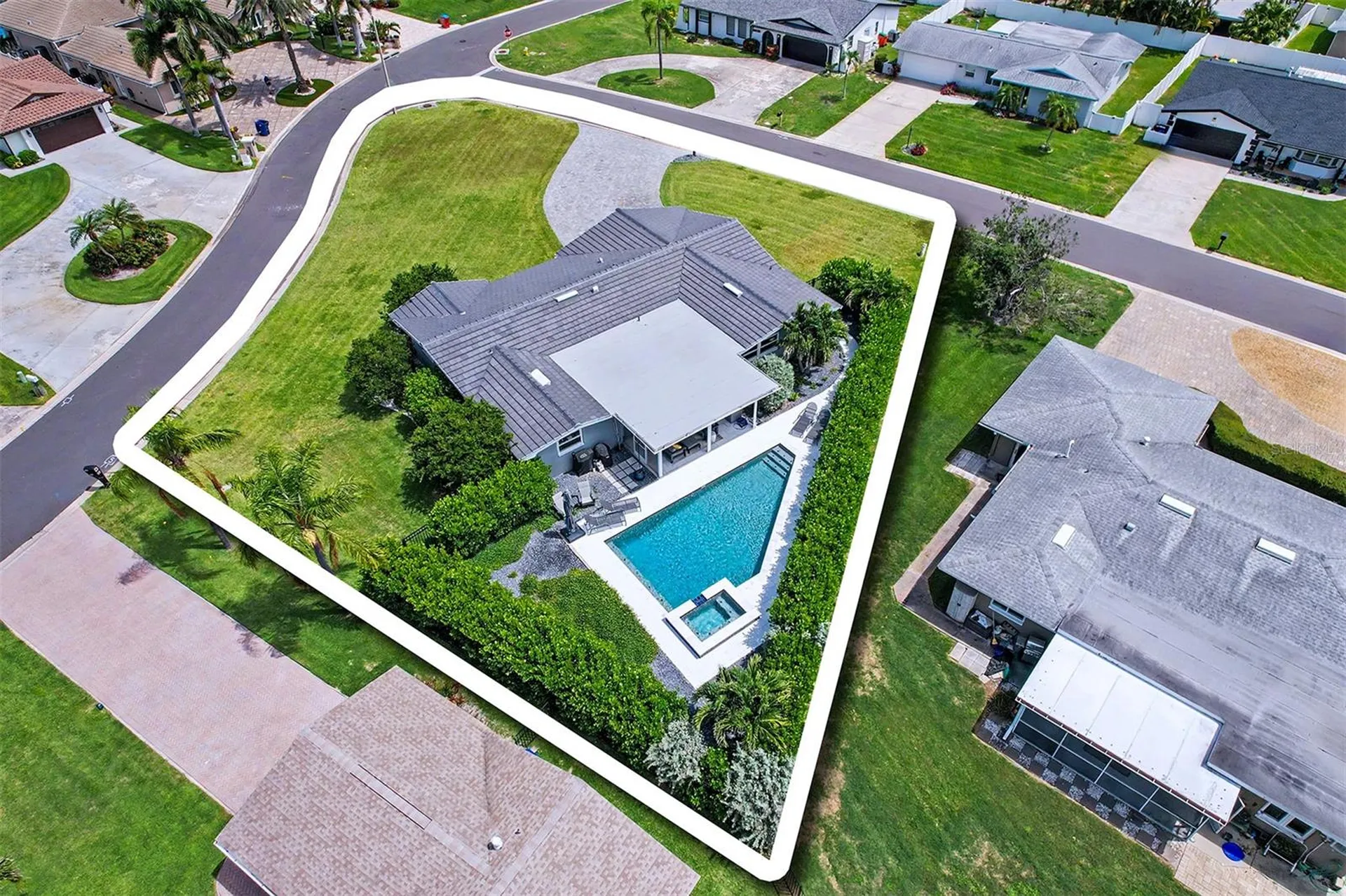 11624 Grove Street Seminole FL 33772