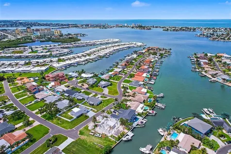 11624 Grove Street Seminole FL 33772