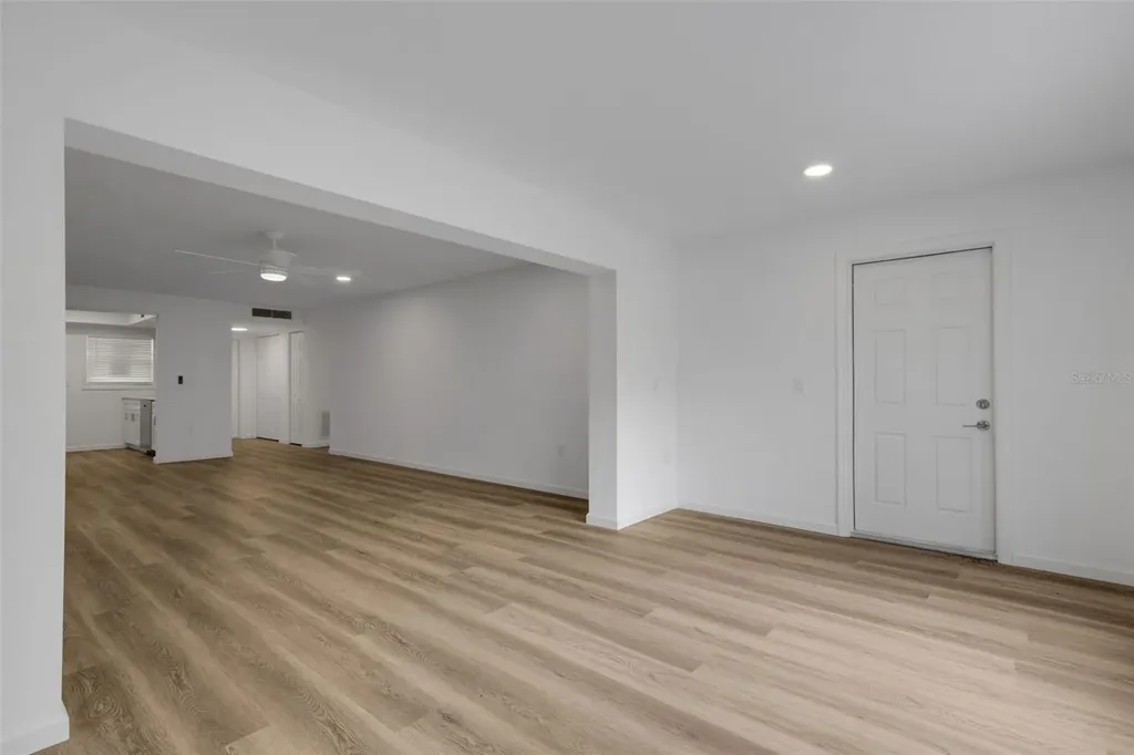 2826 W Rainbow Circle Sarasota FL 34231