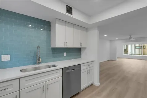 2826 W Rainbow Circle Sarasota FL 34231