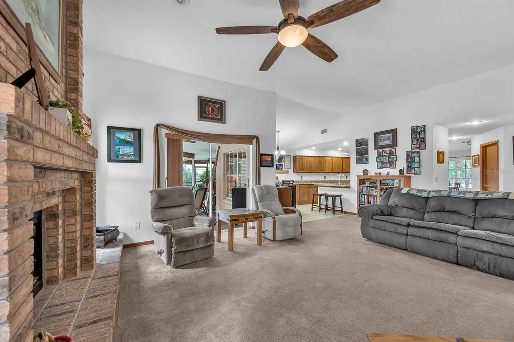621 Penn National Road Seffner FL 33584
