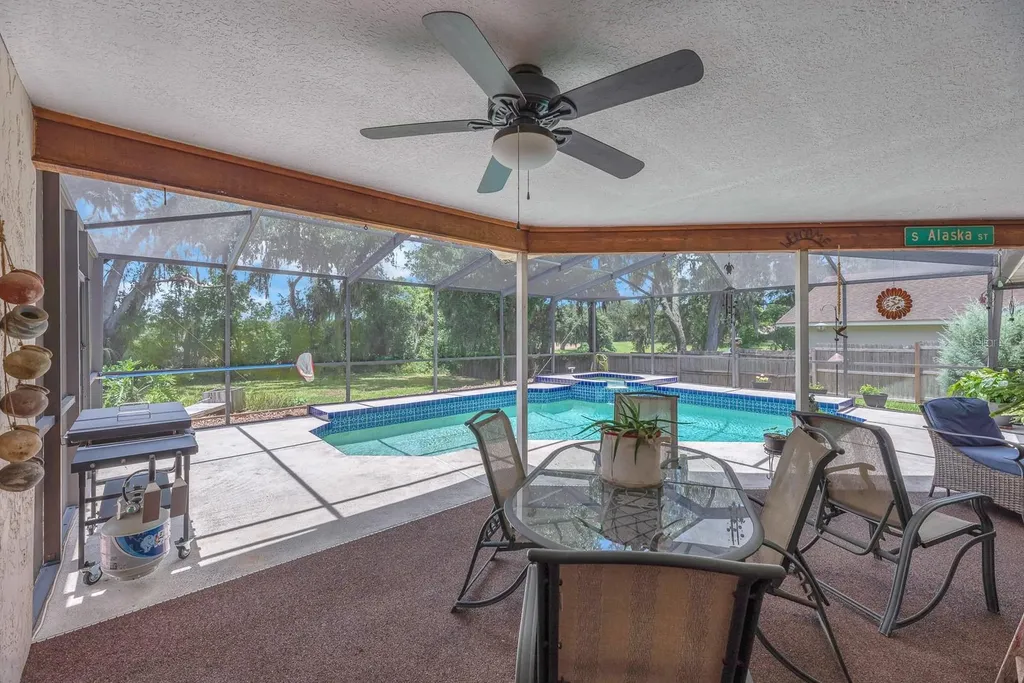 621 Penn National Road Seffner FL 33584