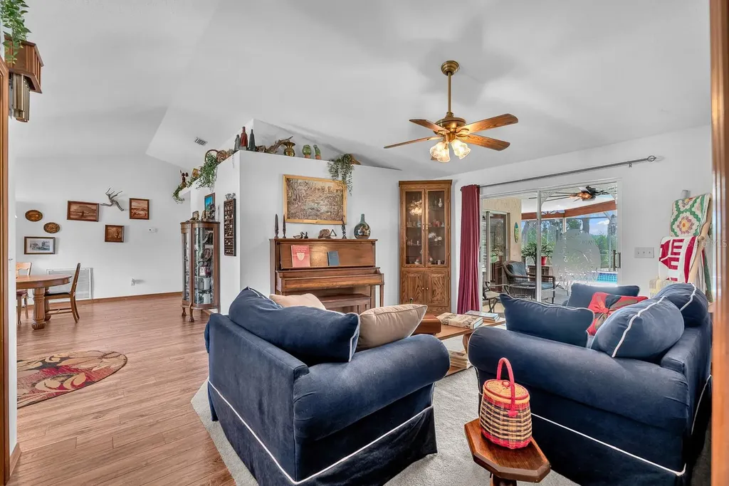 621 Penn National Road Seffner FL 33584