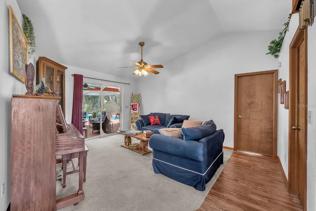 621 Penn National Road Seffner FL 33584