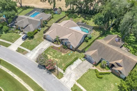 621 Penn National Road Seffner FL 33584