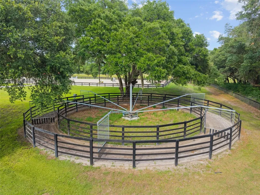 11140 NW 160th Avenue Morriston FL 32668