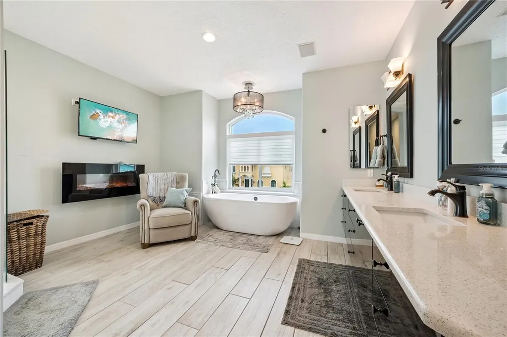 807 Chipaway Drive Apollo Beach FL 33572
