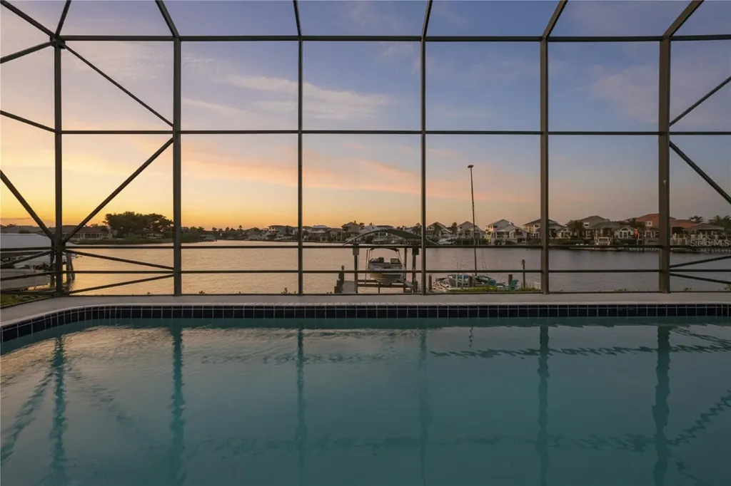 807 Chipaway Drive Apollo Beach FL 33572