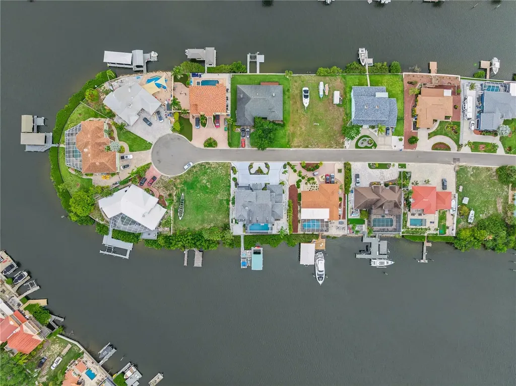 807 Chipaway Drive Apollo Beach FL 33572