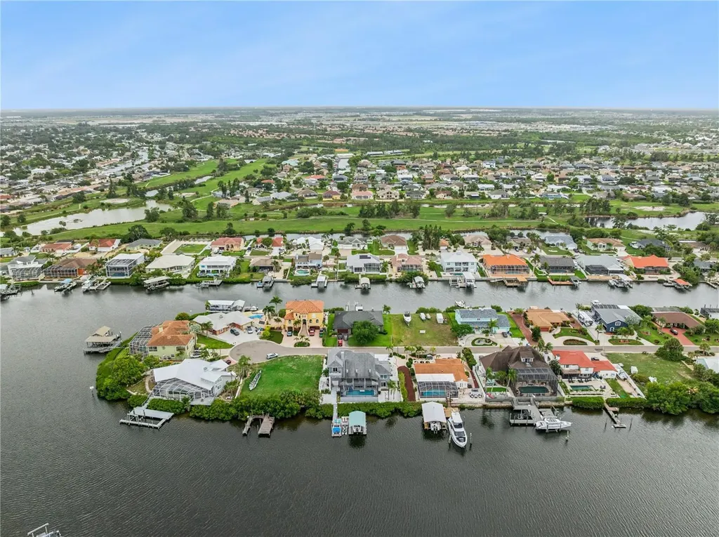 807 Chipaway Drive Apollo Beach FL 33572