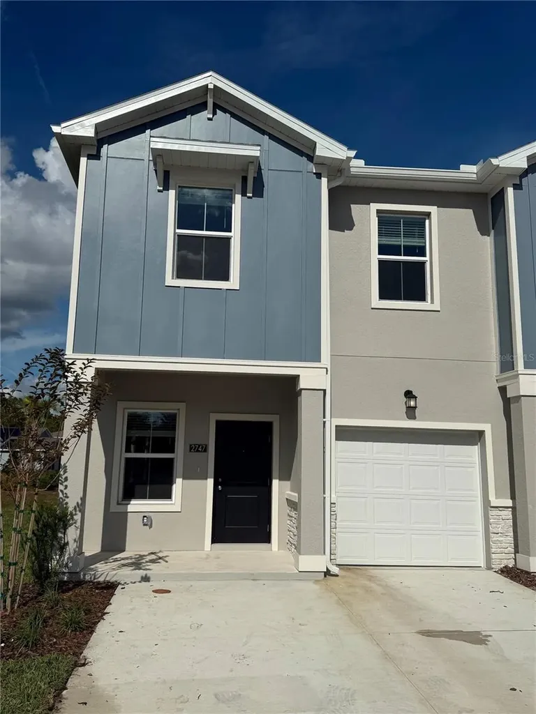 2747 Skyline Loop Kissimmee FL 34758