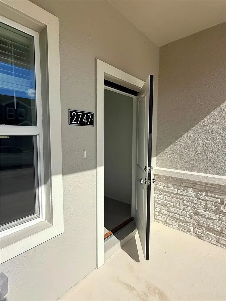 2747 Skyline Loop Kissimmee FL 34758