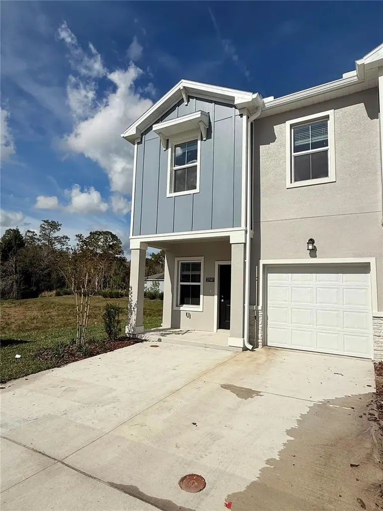 2747 Skyline Loop Kissimmee FL 34758
