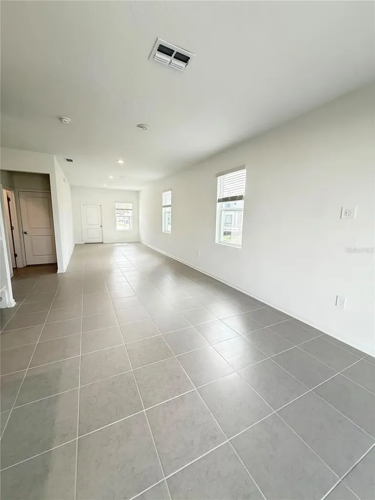 2747 Skyline Loop Kissimmee FL 34758