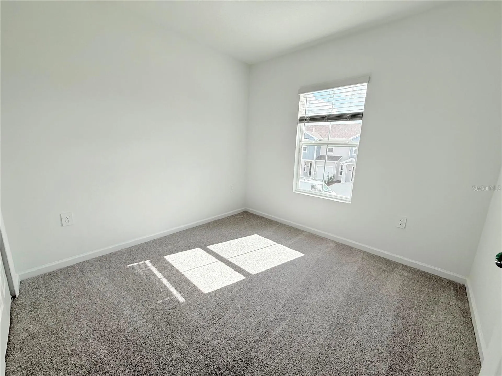 2747 Skyline Loop Kissimmee FL 34758