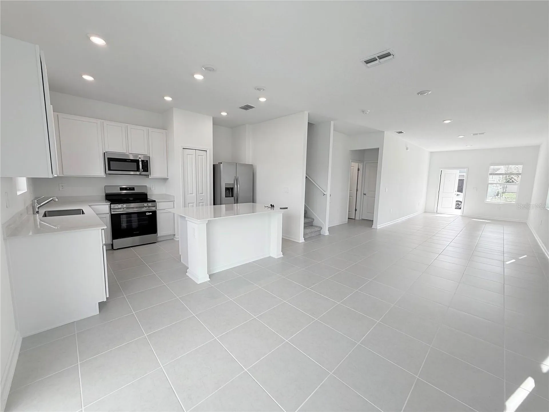 2747 Skyline Loop Kissimmee FL 34758