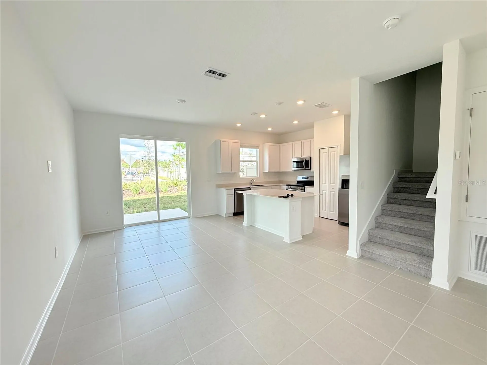 2747 Skyline Loop Kissimmee FL 34758