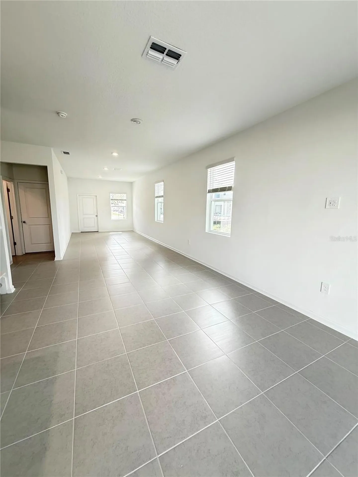 2747 Skyline Loop Kissimmee FL 34758