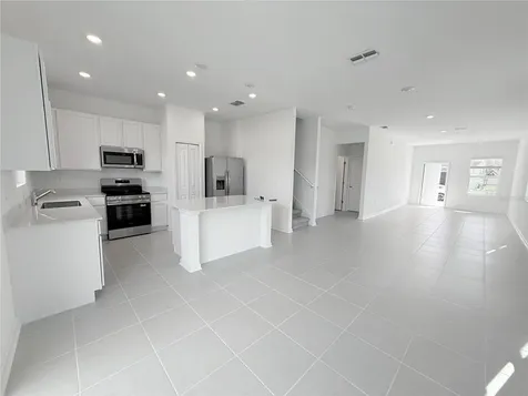 2747 Skyline Loop Kissimmee FL 34758