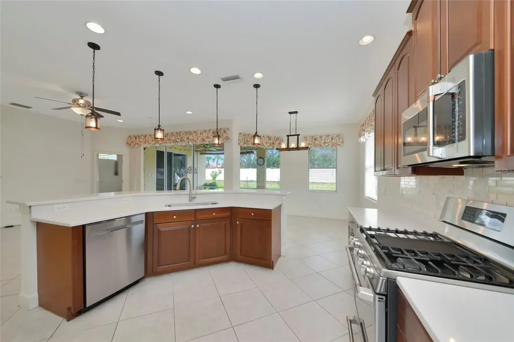 6841 74th Street Circle E Bradenton FL 34203