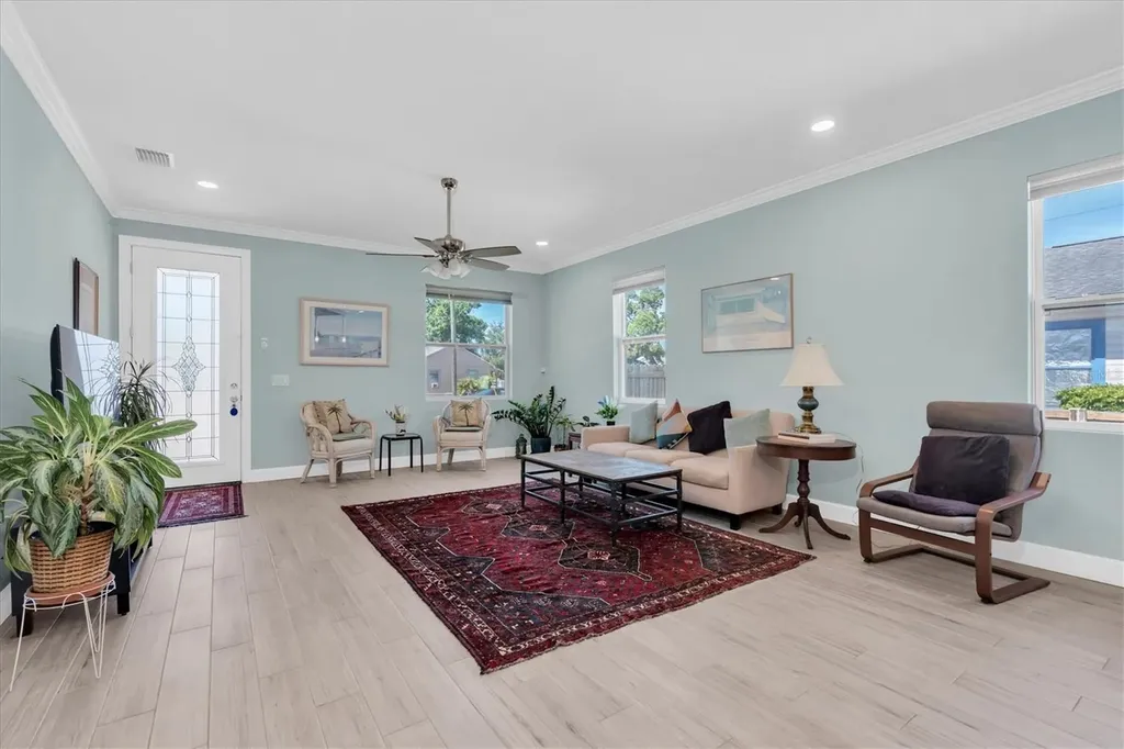3069 19th Avenue S St Petersburg FL 33712