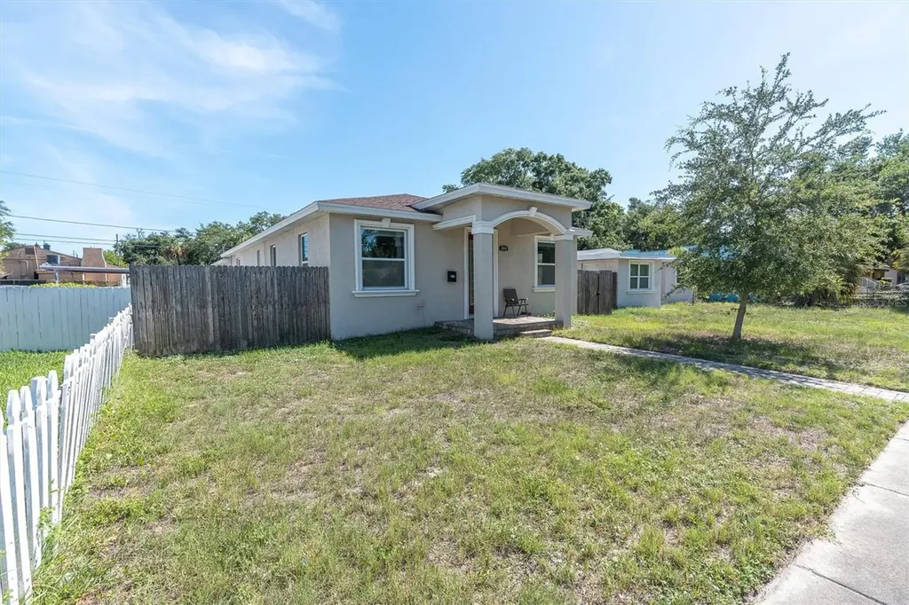 3069 19th Avenue S St Petersburg FL 33712