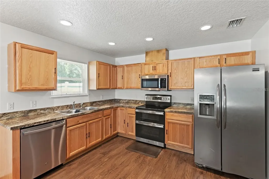 206 E Catawba Fruitland Park FL 34731