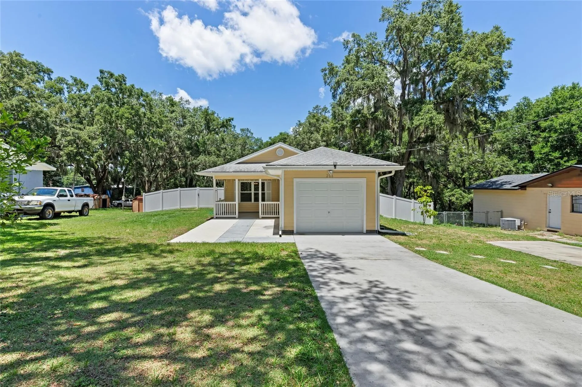 206 E Catawba Fruitland Park FL 34731