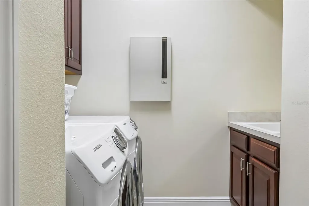 115 W Blue Water Edge Drive Eustis FL 32736