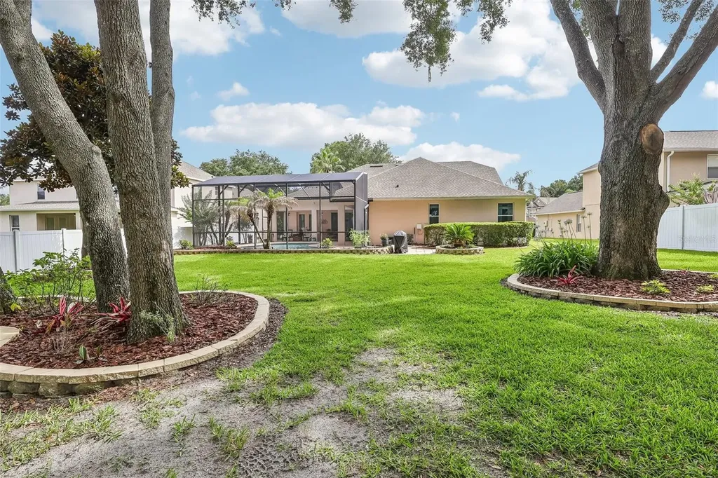 115 W Blue Water Edge Drive Eustis FL 32736