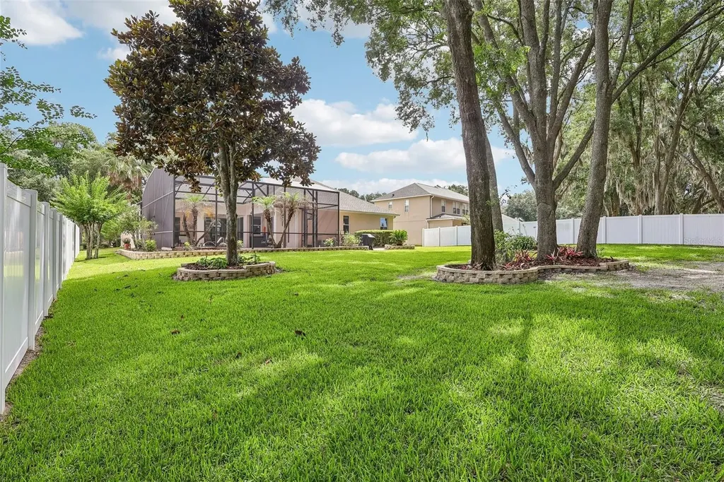 115 W Blue Water Edge Drive Eustis FL 32736