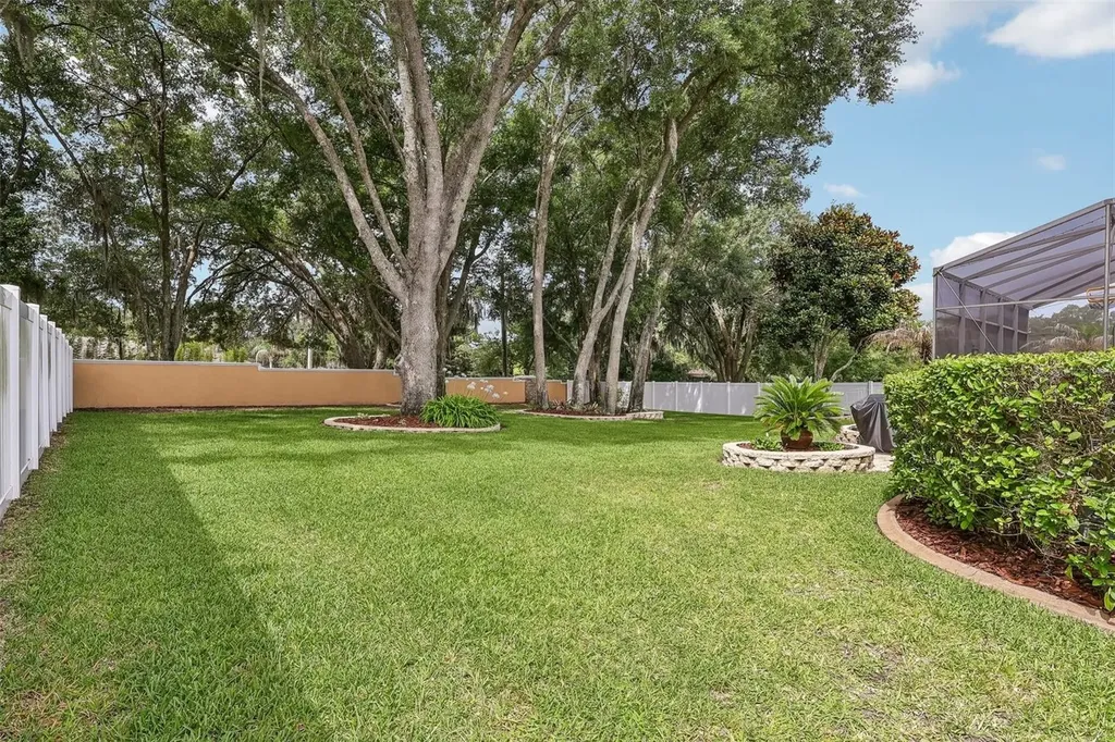 115 W Blue Water Edge Drive Eustis FL 32736