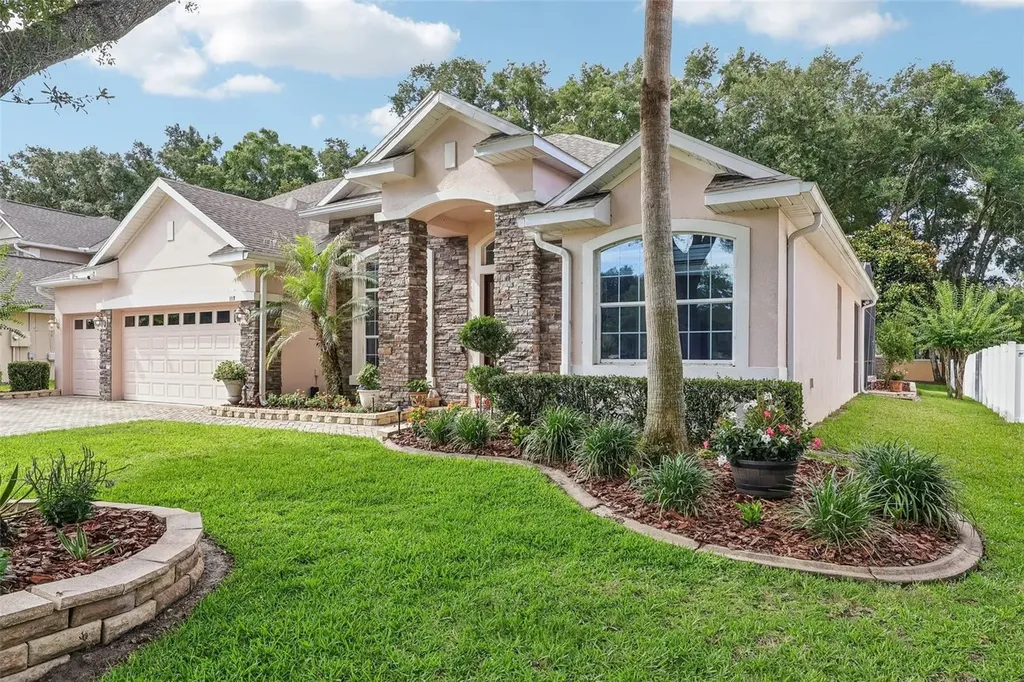 115 W Blue Water Edge Drive Eustis FL 32736
