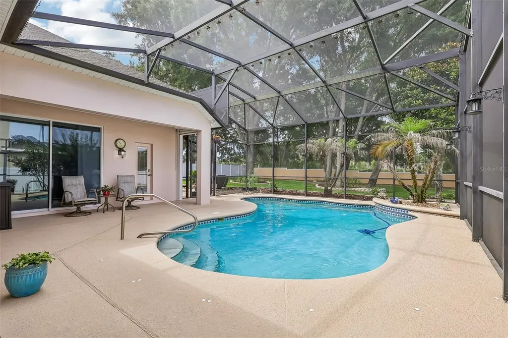 115 W Blue Water Edge Drive Eustis FL 32736