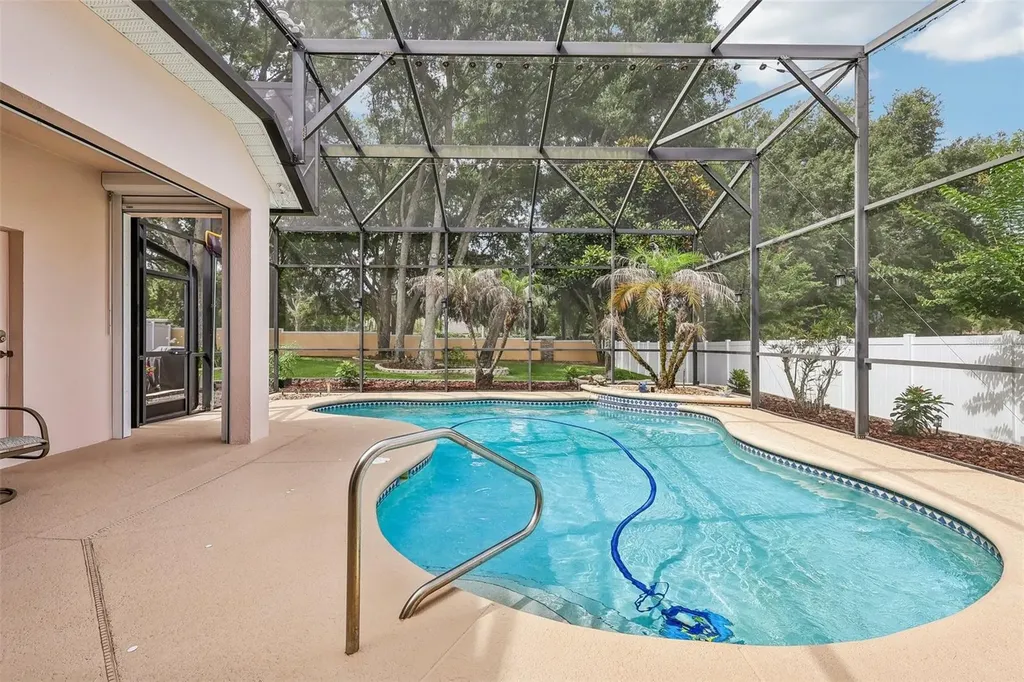 115 W Blue Water Edge Drive Eustis FL 32736