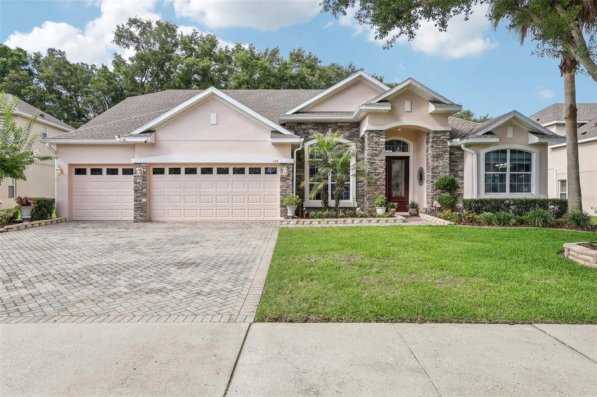 115 W Blue Water Edge Drive Eustis FL 32736