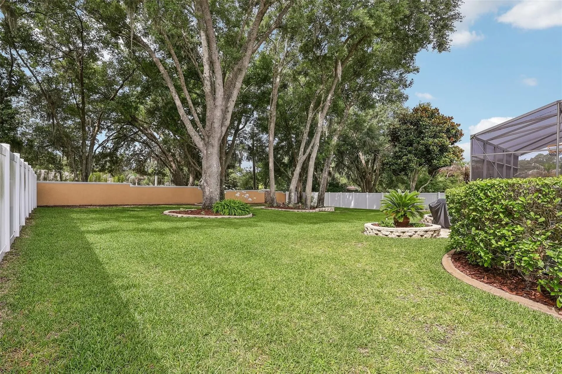 115 W Blue Water Edge Drive Eustis FL 32736