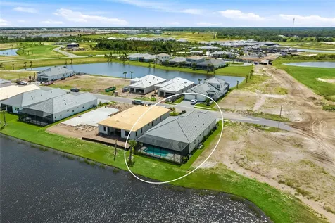 2003 Bamboo Palm Cove Bradenton FL 34212