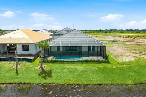 2003 Bamboo Palm Cove Bradenton FL 34212