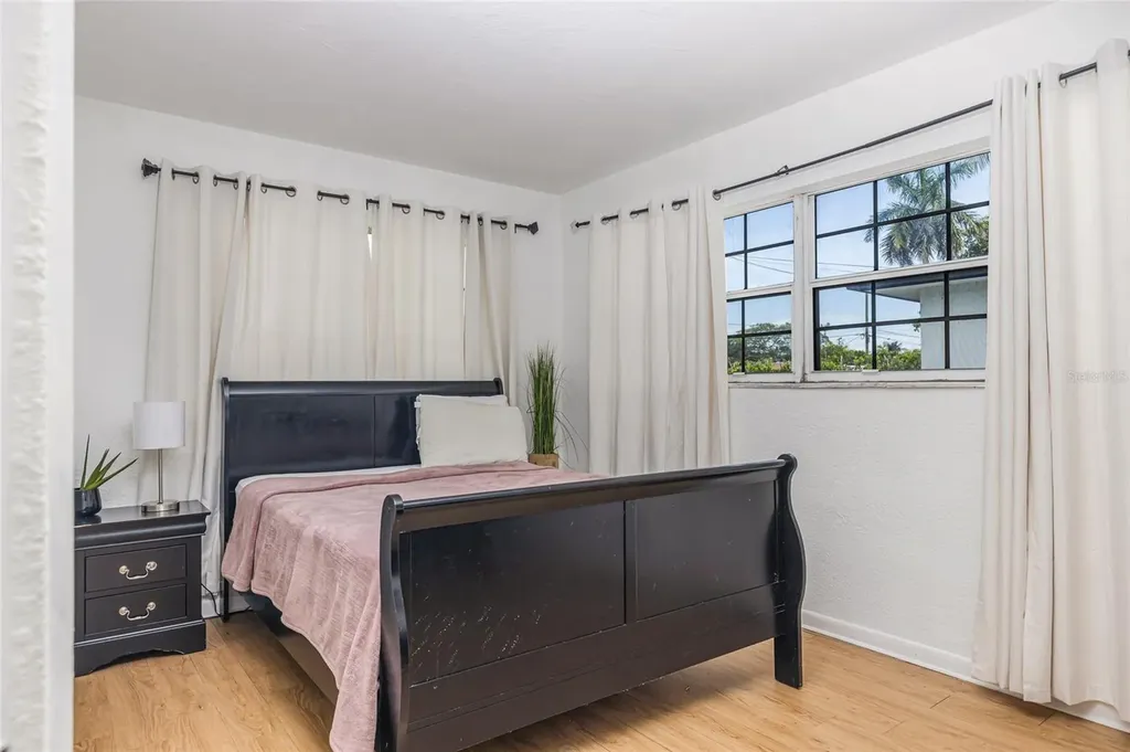 24 NW 42nd Terrace Plantation FL 33317