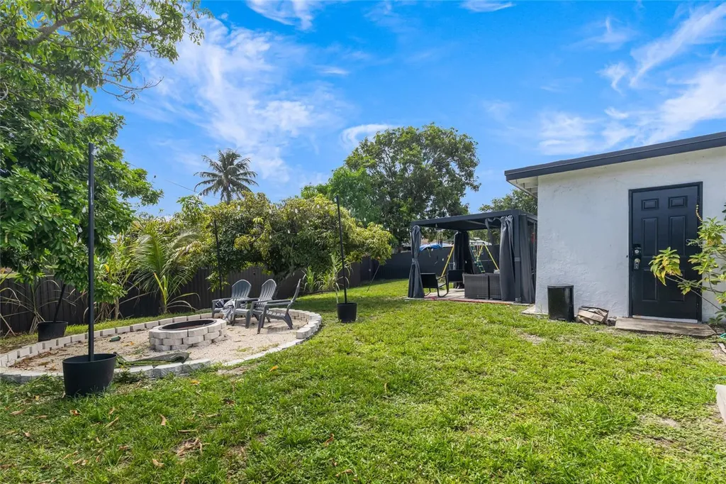 24 NW 42nd Terrace Plantation FL 33317