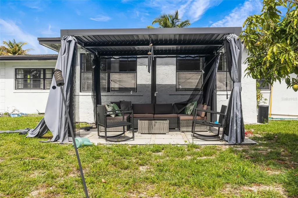 24 NW 42nd Terrace Plantation FL 33317