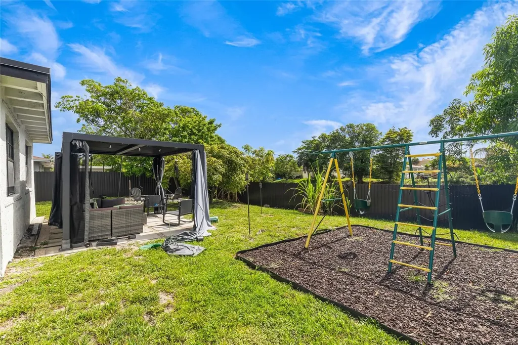 24 NW 42nd Terrace Plantation FL 33317
