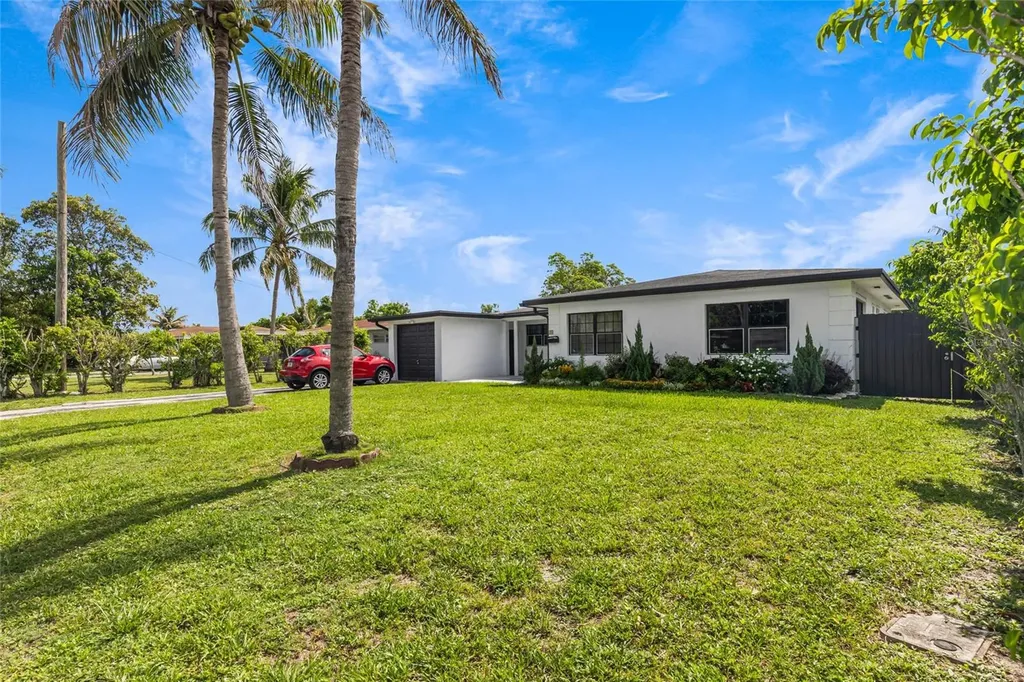 24 NW 42nd Terrace Plantation FL 33317