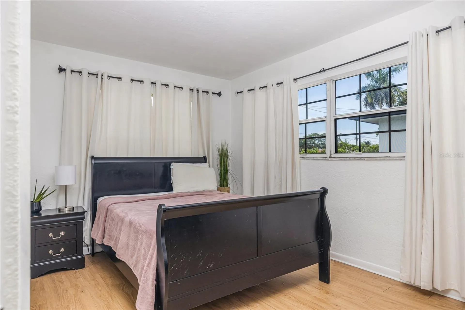 24 NW 42nd Terrace Plantation FL 33317