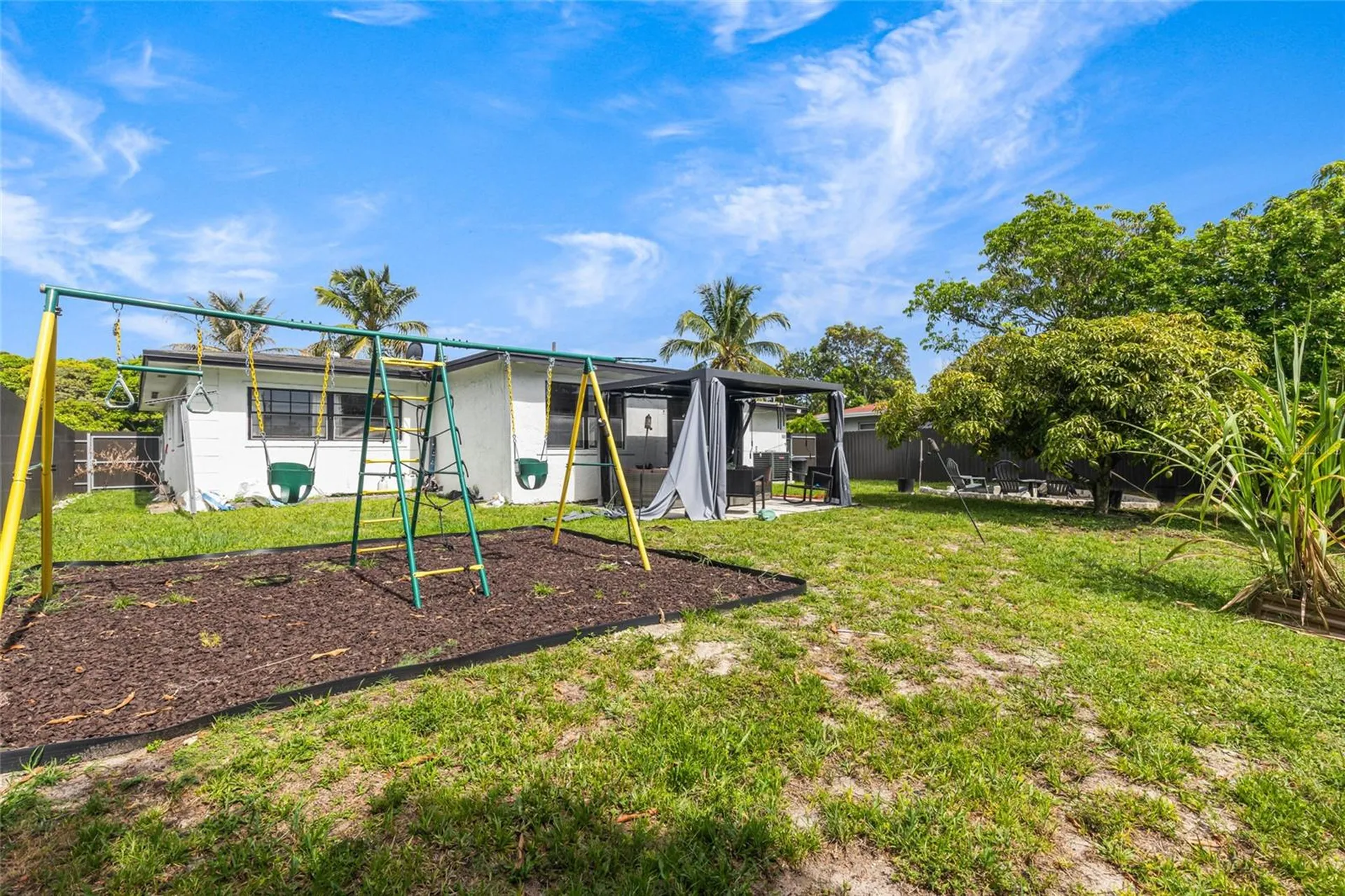 24 NW 42nd Terrace Plantation FL 33317
